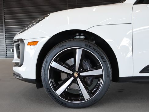 Used 2024 Porsche Macan AWD/4WD image 26
