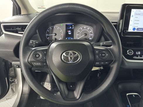 Used 2025 Toyota Corolla LE FWD image 14