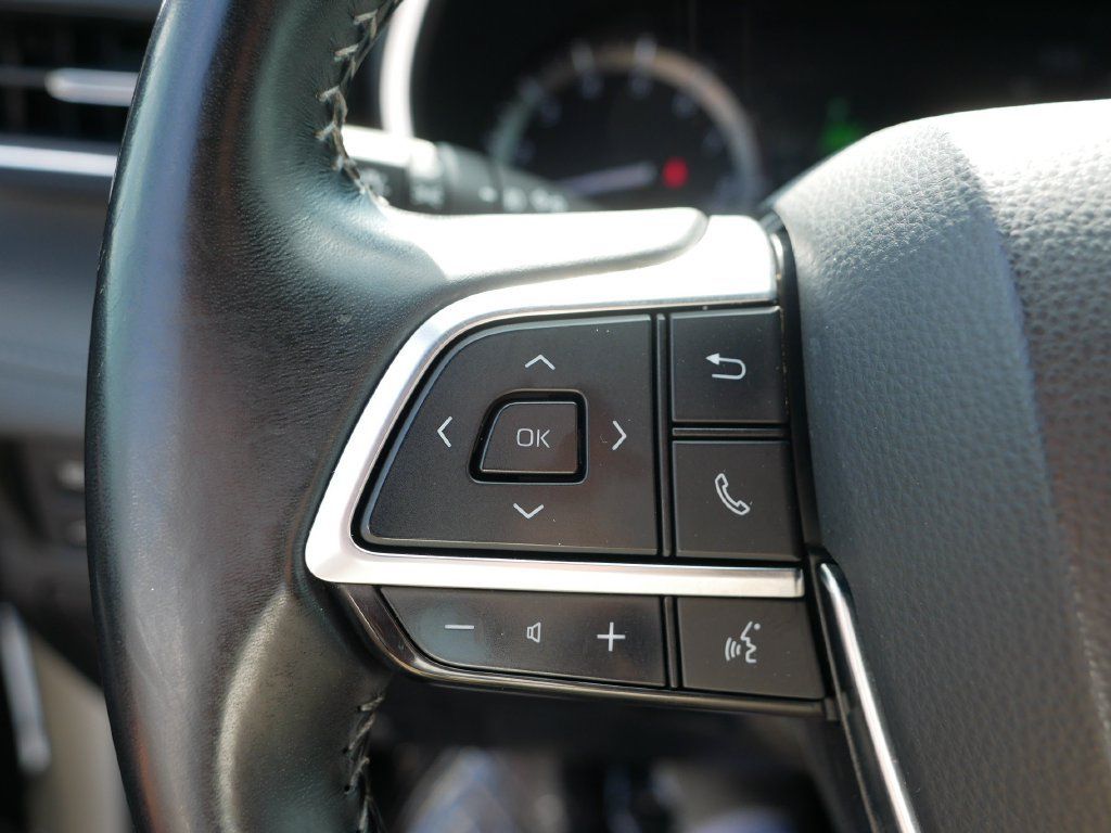 Used 2021 Toyota Highlander XSE AWD/4WD image 28