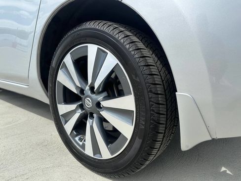 Used 2017 Nissan Leaf SV w/ Premium Package image 11