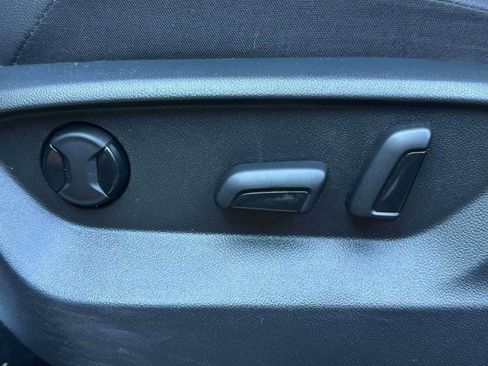 Used 2021 Volkswagen Tiguan SE w/ Panoramic Sunroof Package image 18