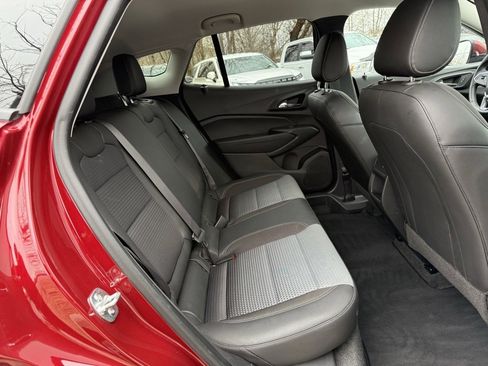 Used 2025 Chevrolet Trax LT w/ LT Convenience Package image 33