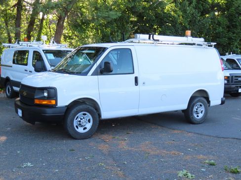 Used 2012 Chevrolet Express 2500 RWD image 2