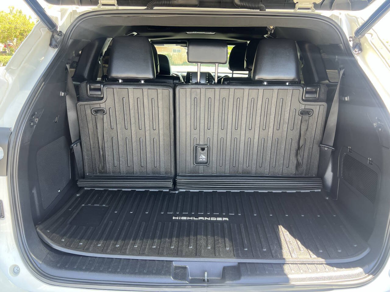 Used 2021 Toyota Highlander XSE FWD image 18