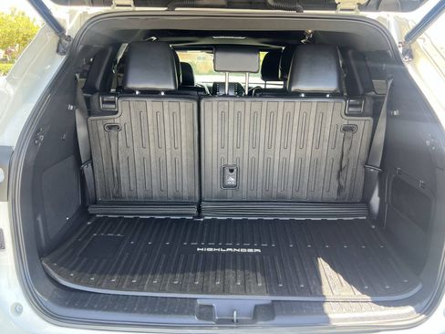 Used 2021 Toyota Highlander XSE FWD image 18