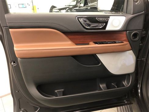 Used 2024 Lincoln Navigator L Reserve image 17