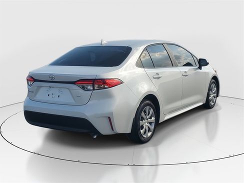 Used 2025 Toyota Corolla LE image 6