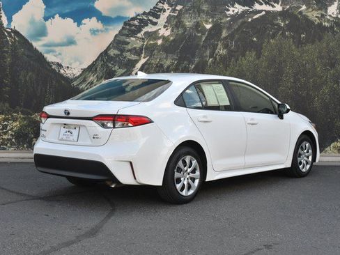 Certified 2025 Toyota Corolla LE FWD image 3
