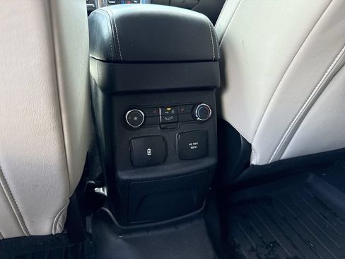 Used 2019 Ford Explorer Platinum AWD/4WD image 25