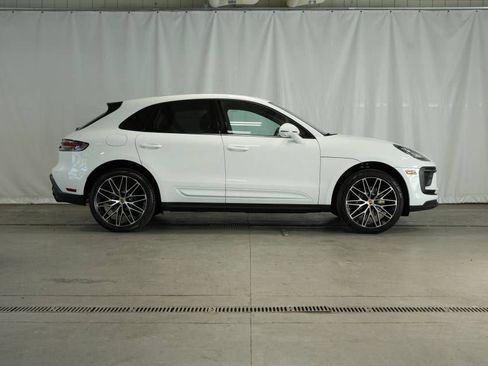 Certified 2025 Porsche Macan AWD/4WD image 8
