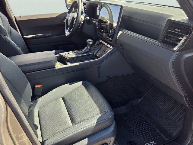 Used 2024 Lexus GX 550 w/ Accessory Package (2T) AWD/4WD image 19