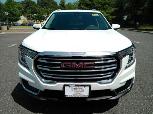 Certified 2022 GMC Terrain SLT w/ Infotainment Package II AWD/4WD image 3