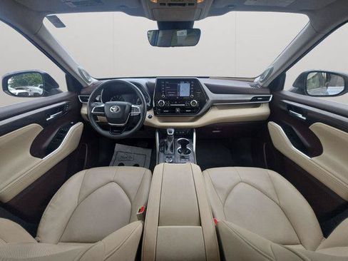 Certified 2020 Toyota Highlander Limited AWD/4WD image 18