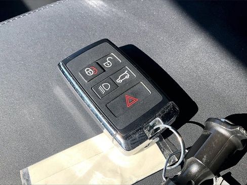 Used 2025 Land Rover Defender 110 S image 10