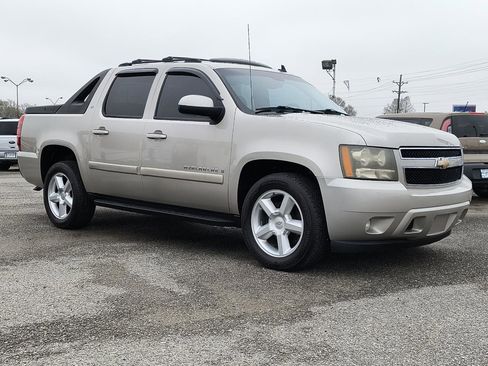 Used 2008 Chevrolet Avalanche LT RWD image 9
