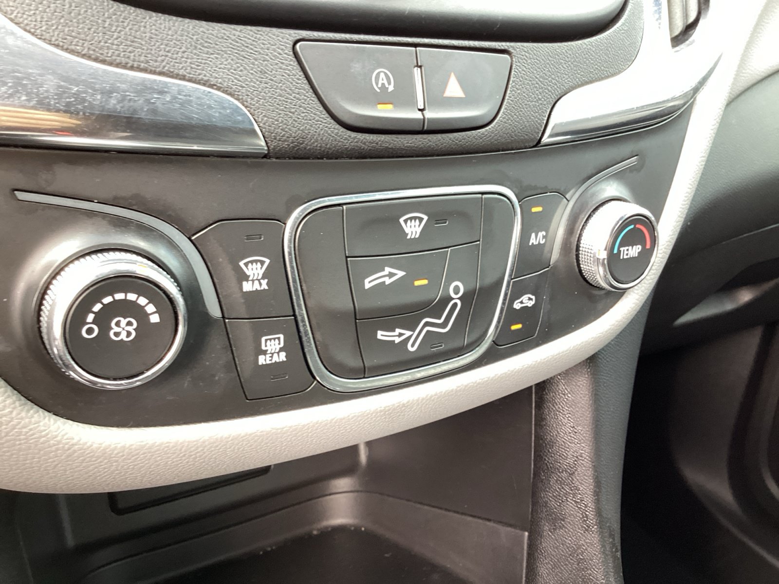 Used 2024 Chevrolet Equinox LS FWD image 19