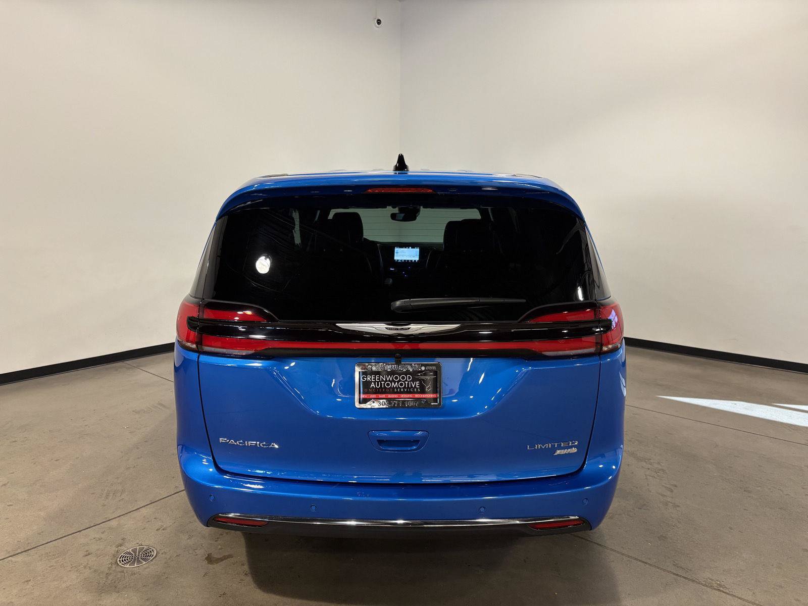 Used 2026 Chrysler Pacifica Limited AWD/4WD image 5