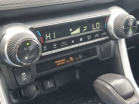 Used 2020 Toyota RAV4 LE image 17