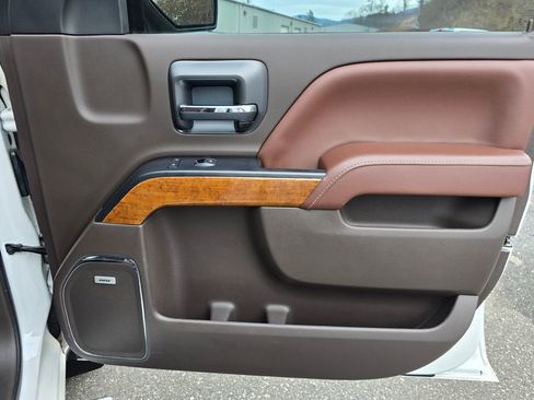 Used 2018 Chevrolet Silverado 1500 High Country image 46