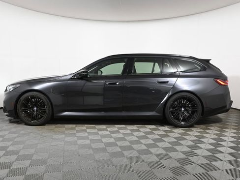 Used 2025 BMW M5 Touring image 2