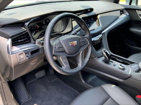 Certified 2025 Cadillac XT5 Luxury FWD image 15