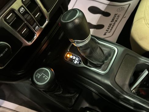 Used 2022 Jeep Gladiator Willys image 20