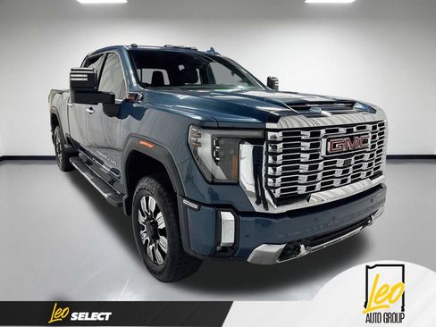 Used 2024 GMC Sierra 3500 Denali w/ Denali Reserve Package AWD/4WD image 5