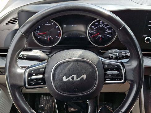 Used 2022 Kia Carnival LX FWD image 17