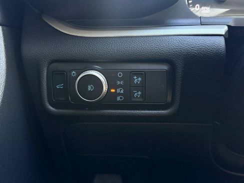 Used 2020 Ford Explorer XLT w/ Equipment Group 202A AWD/4WD image 12
