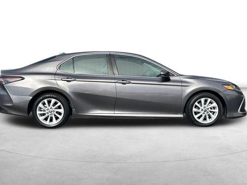 Used 2022 Toyota Camry LE w/ Convenience Package FWD image 7