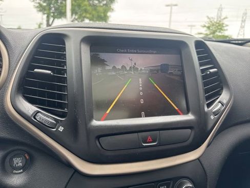 Used 2016 Jeep Cherokee 75th Anniversary AWD/4WD image 22