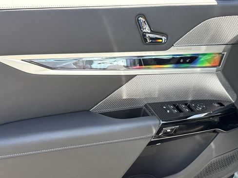Used 2025 BMW i7 xDrive60 AWD/4WD image 18