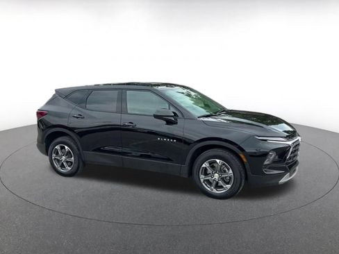 Used 2026 Chevrolet Blazer LT FWD image 2