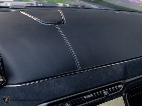 Used 2025 Aston Martin V8 Vantage Coupe image 29