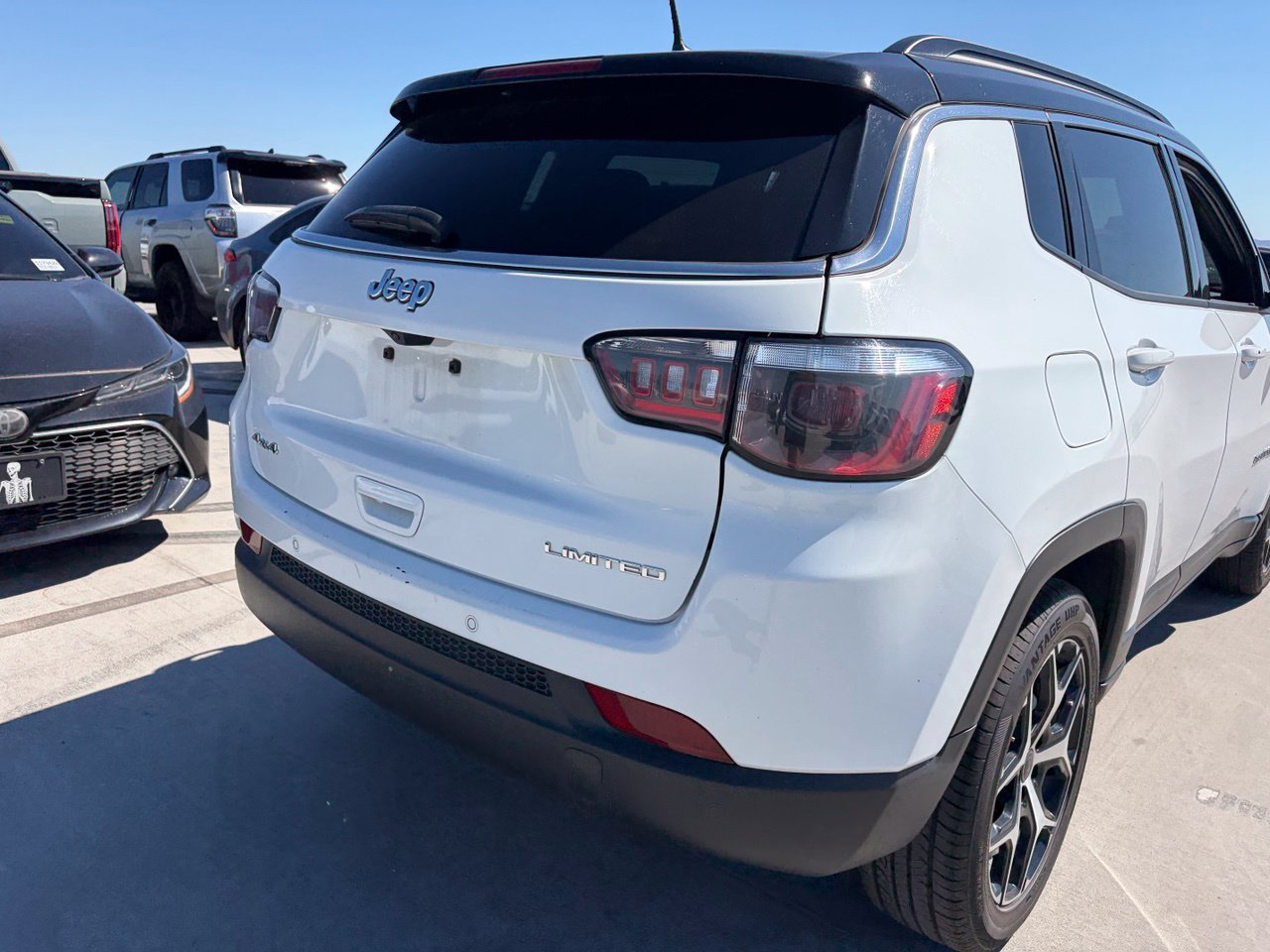 Used 2025 Jeep Compass Limited AWD/4WD image 4