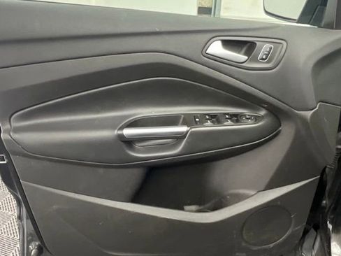 Used 2017 Ford Escape SE w/ SE Cold Weather Package AWD/4WD image 14