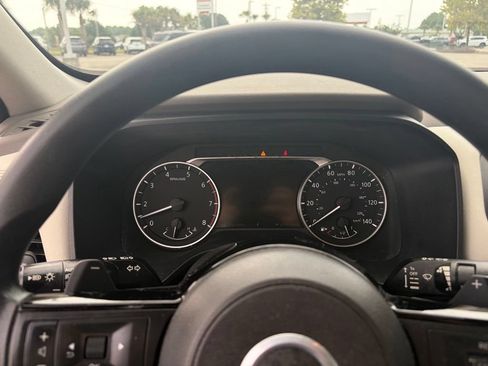 Used 2021 Nissan Rogue SV FWD image 18