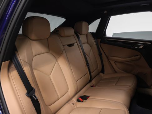Certified 2023 Porsche Macan AWD/4WD image 25