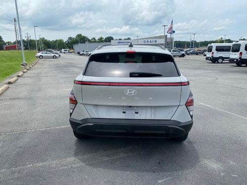 Used 2025 Hyundai Kona SEL FWD image 6
