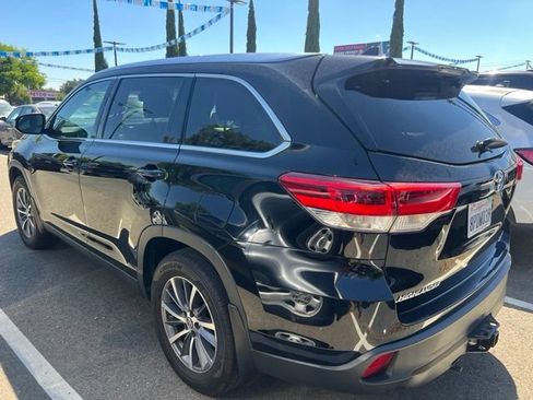 Used 2019 Toyota Highlander XLE AWD/4WD image 8