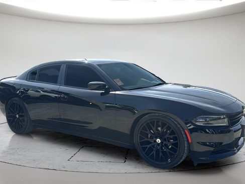 Used 2023 Dodge Charger SXT w/ Blacktop Package RWD image 2