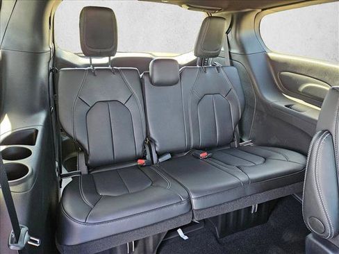New 2026 Chrysler Pacifica Select FWD image 15