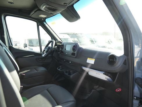 Used 2022 Mercedes-Benz Sprinter 144 Cargo image 40