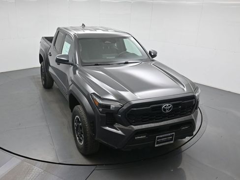Used 2024 Toyota Tacoma TRD Off-Road image 39