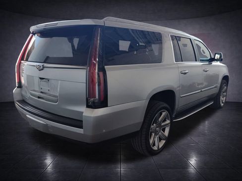 Used 2020 Cadillac Escalade ESV Luxury RWD image 5