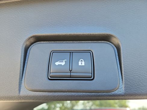 Used 2023 Nissan Rogue SL AWD/4WD image 8