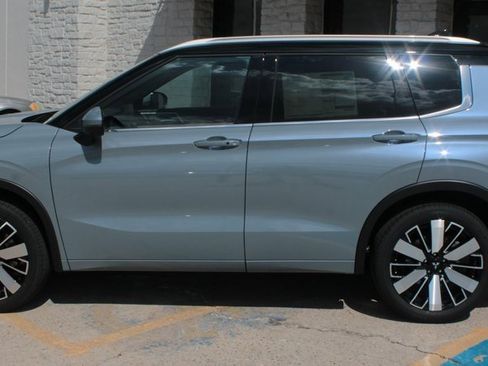 New 2025 Mitsubishi Outlander SEL image 12
