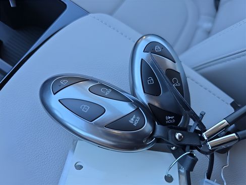 Certified 2025 Hyundai Tucson Limited FWD image 31
