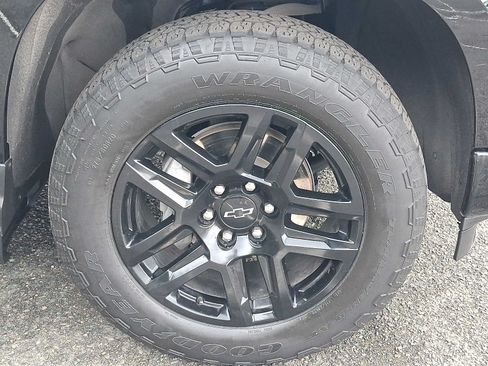 Used 2024 Chevrolet Silverado 1500 Custom w/ Turbomax Blackout Package AWD/4WD image 9