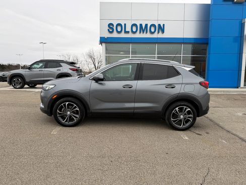 Certified 2022 Buick Encore GX Essence image 2